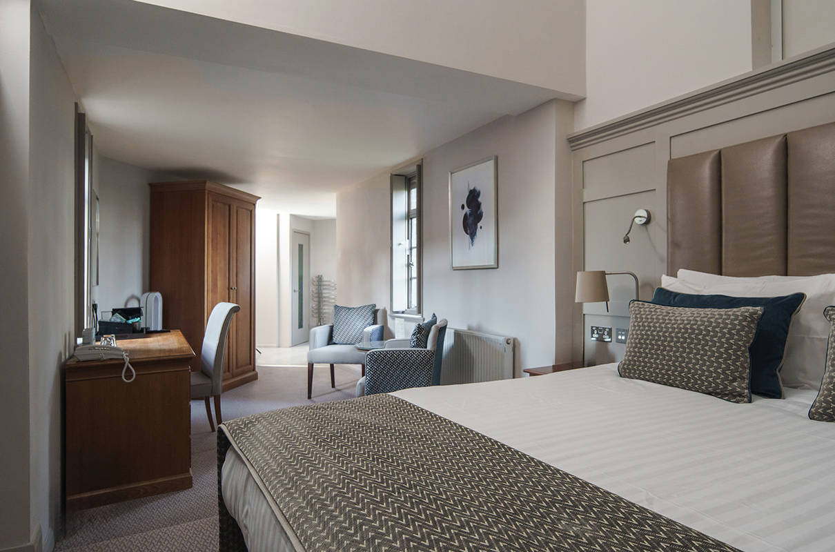 Luxe Rooms