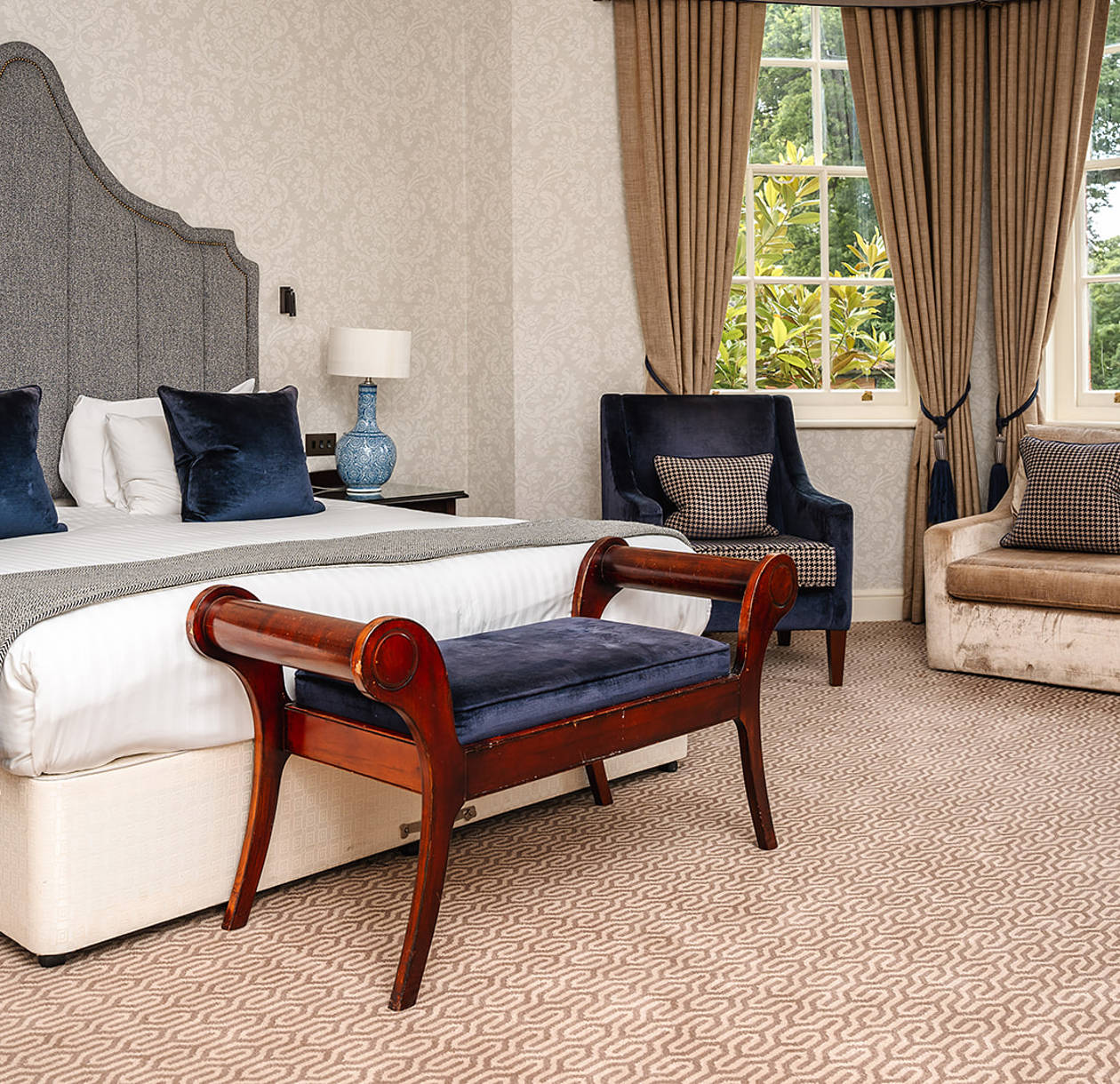 Rooms & Suites