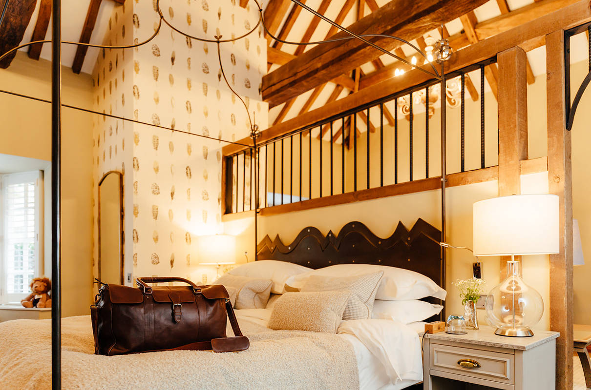 The Manor House – For the Elegant Spaniel